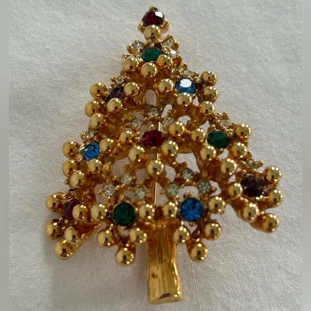 Elegant Gold Christmas Tree Brooch with‎ Multicolor Accents
